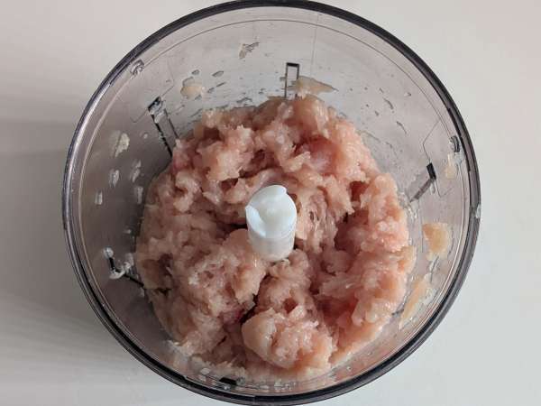 Hambúrguer de frango na Air Fryer: macio, suculento e fácil de fazer - Preparação Passo 2
