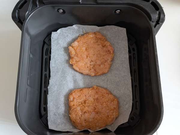Hambúrguer de frango na Air Fryer: macio, suculento e fácil de fazer - Preparação Passo 8