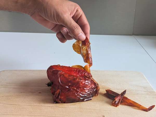 Pimentões Recheados na Air Fryer com Salsicha Fresca e Queijo Gratinado - Preparação Passo 5