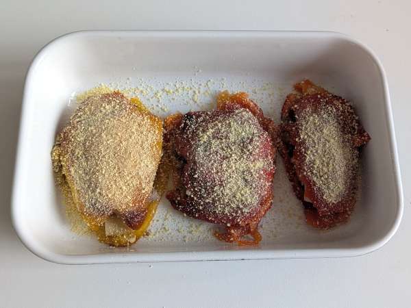 Pimentões Recheados na Air Fryer com Salsicha Fresca e Queijo Gratinado - Preparação Passo 11