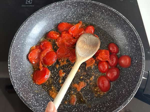 Esparguete com sardinha: receita fácil, rápida e saborosa - Preparação Passo 4
