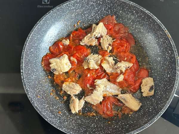 Esparguete com sardinha: receita fácil, rápida e saborosa - Preparação Passo 5