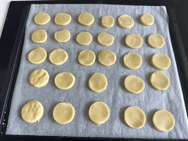 Biscoito amanteigado de limão verde com glacê - Preparação Passo 7
