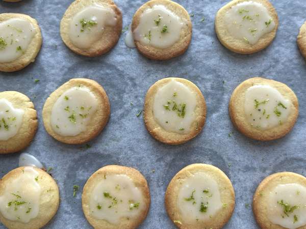 Biscoito amanteigado de limão verde com glacê - Preparação Passo 11