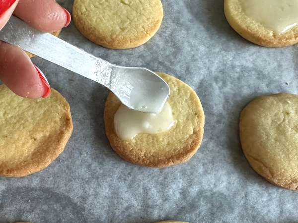 Biscoito amanteigado de limão verde com glacê - Preparação Passo 10