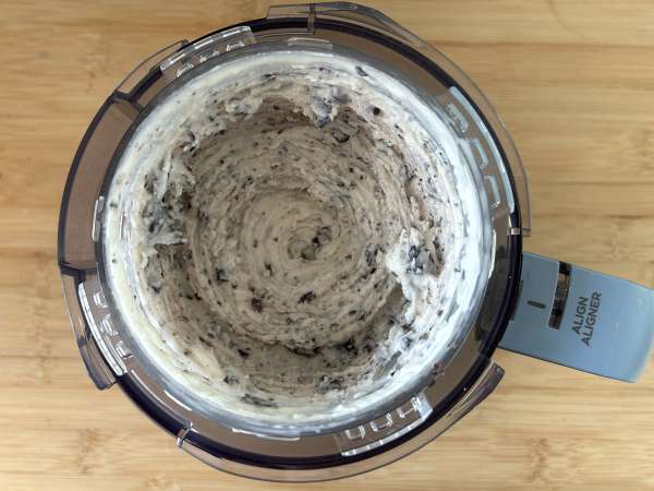 Sorvete de iogurte estilo stracciatella com o Ninja Creami - Preparação Passo 7