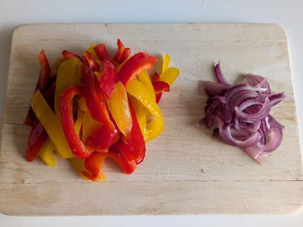Macarrão com molho de pimentão e hortelã - Preparação Passo 1