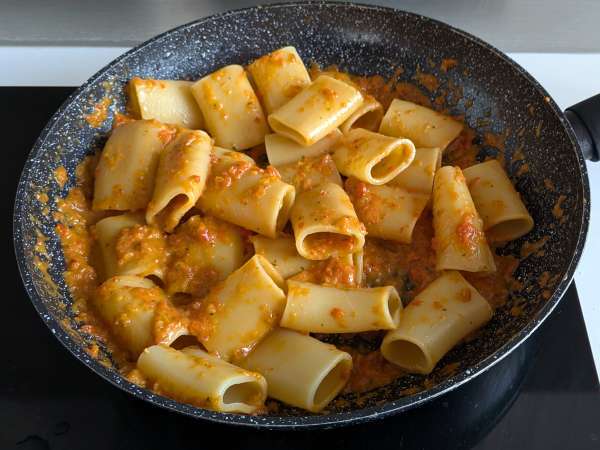 Macarrão com molho de pimentão e hortelã - Preparação Passo 8