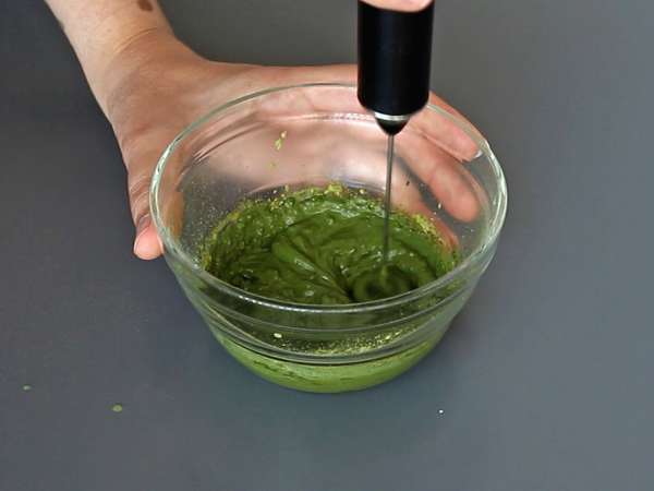 Bolo mármore de chá matcha - Preparação Passo 1