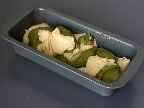 Bolo mármore de chá matcha - Preparação Passo 8