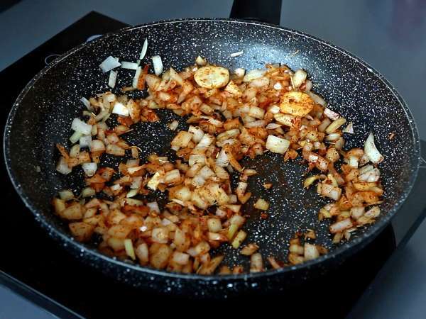 Macarrão orzo com tomate e camarões, preparado como um risoto - Preparação Passo 3
