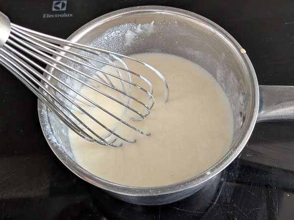 Massa gratinada com linguiça e bechamel cremoso (timballo de rigatoni) - Preparação Passo 5