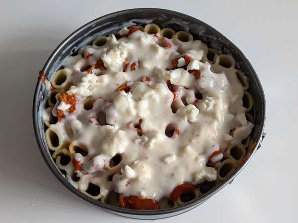 Massa gratinada com linguiça e bechamel cremoso (timballo de rigatoni) - Preparação Passo 10