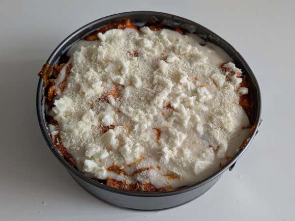 Massa gratinada com linguiça e bechamel cremoso (timballo de rigatoni) - Preparação Passo 12