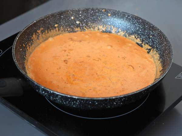 Macarrão udon com frango e molho de caril (curry) tailandês cremoso - Preparação Passo 4