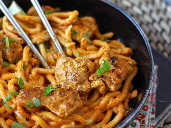 Macarrão udon com frango e molho de caril (curry) tailandês cremoso - Preparação Passo 6