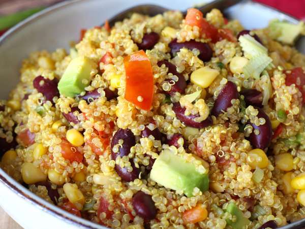 Salada proteica de quinoa com feijão vermelho e milho - Preparação Passo 8