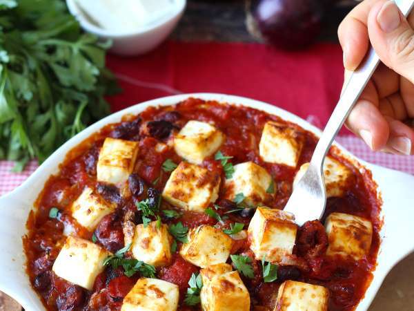 Feijão vermelho com tomate e queijo feta assado - Preparação Passo 4