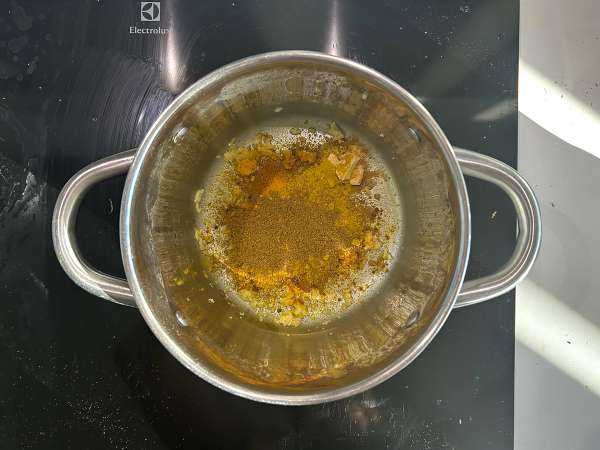 Caril de lentilha vermelha com leite de coco: receita fácil e cremosa - Preparação Passo 3