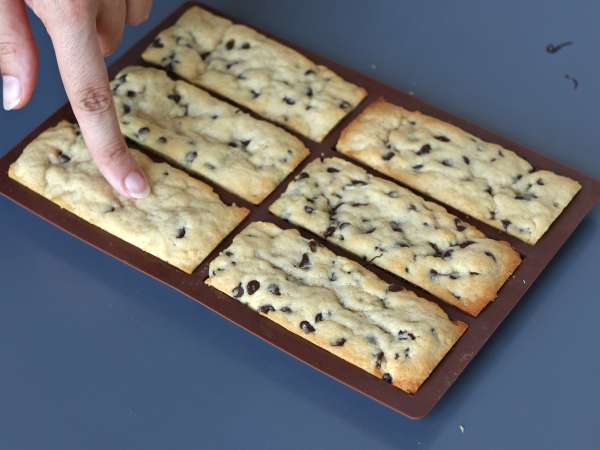 Barra de cookie de chocolate, macias e crocantes ao mesmo tempo - Preparação Passo 8