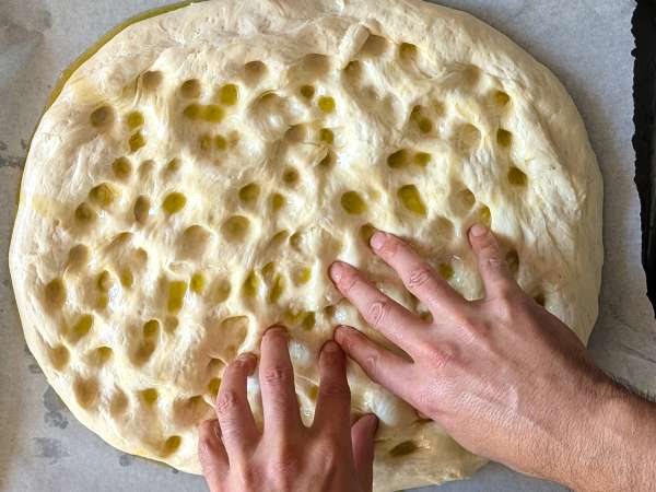 Focaccia rústica com cebola e alecrim - Preparação Passo 9