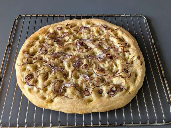 Focaccia rústica com cebola e alecrim - Preparação Passo 12