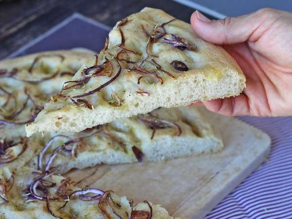 Focaccia rústica com cebola e alecrim - Preparação Passo 13