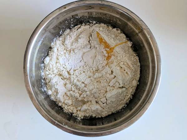 Bolo de peras com amêndoas, fácil e fofinho - Preparação Passo 2