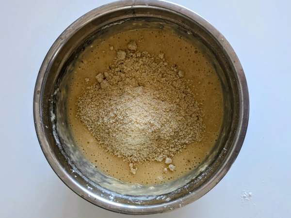 Bolo de peras com amêndoas, fácil e fofinho - Preparação Passo 3
