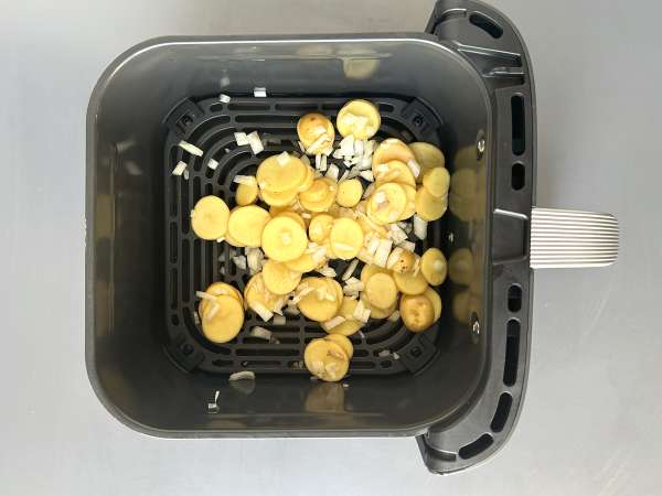 Pescada na Air Fryer com batatas, legumes e molho de vinho branco - Preparação Passo 2