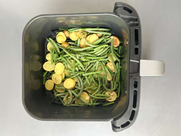 Pescada na Air Fryer com batatas, legumes e molho de vinho branco - Preparação Passo 3