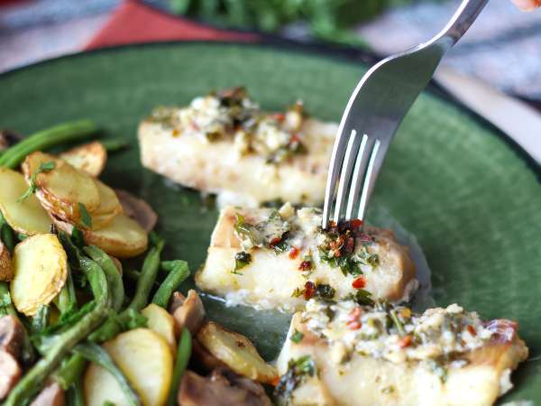 Pescada na Air Fryer com batatas, legumes e molho de vinho branco - Preparação Passo 8