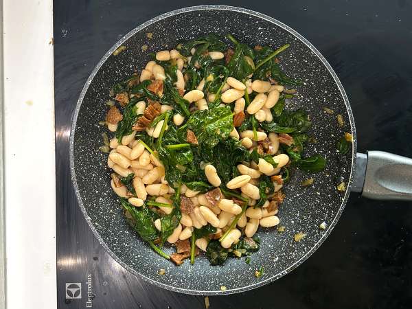 Pescada com feijão branco, espinafre e chouriço - Preparação Passo 4