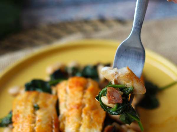 Pescada com feijão branco, espinafre e chouriço - Preparação Passo 6