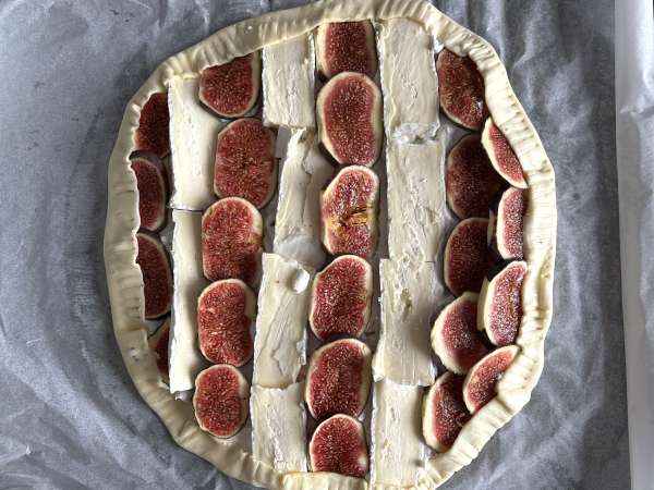 Torta fina de figos, brie e nozes - Preparação Passo 7