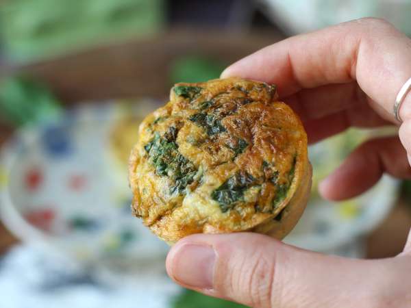 Muffins de ovo com queijo cottage e espinafre na Air Fryer - Preparação Passo 5