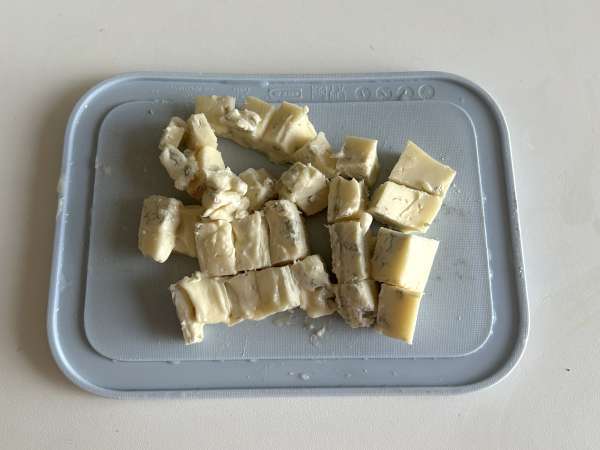 Tarte de pera, gorgonzola e nozes: uma combinação agridoce irresistível - Preparação Passo 2
