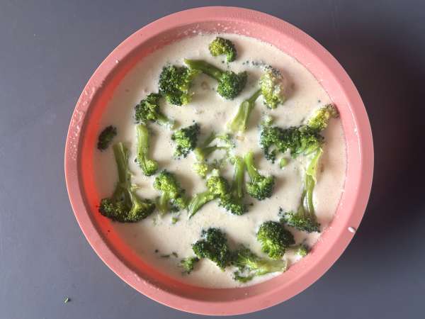 Quiche sem massa com brócolis, pancetta e queijo cottage - Preparação Passo 5