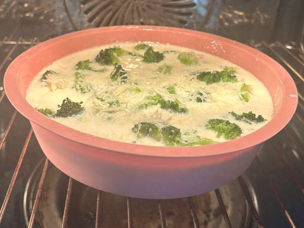 Quiche sem massa com brócolis, pancetta e queijo cottage - Preparação Passo 6