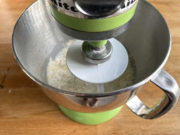 Zwiebelkuchen: a tradicional torta alemã de cebola - Preparação Passo 2