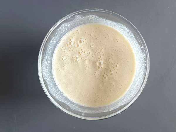 Zwiebelkuchen: a tradicional torta alemã de cebola - Preparação Passo 6