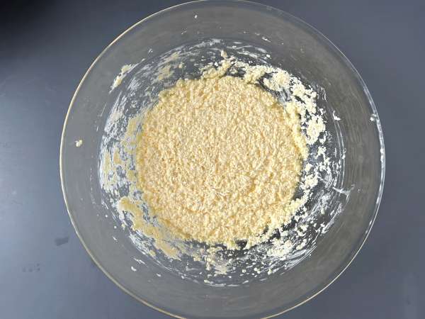 Bolo de maçã supermacio com streusel crocante - Preparação Passo 2