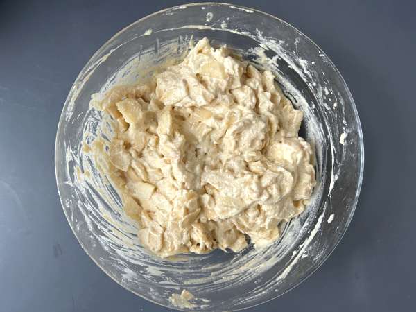 Bolo de maçã supermacio com streusel crocante - Preparação Passo 5