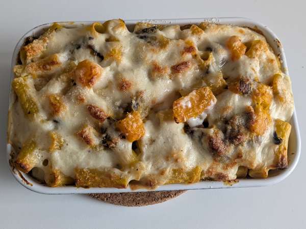 Macarrão gratinado com abóbora, cogumelos e molho bechamel - Preparação Passo 10