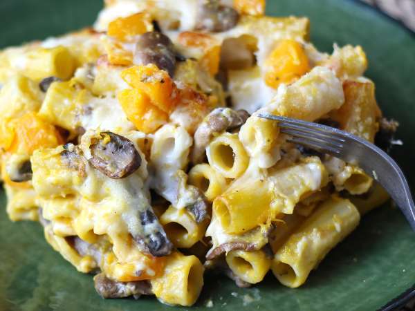 Macarrão gratinado com abóbora, cogumelos e molho bechamel - Preparação Passo 11