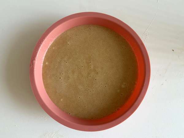 Bolo de mel fofinho e molhadinho: fácil e sem batedeira - Preparação Passo 5