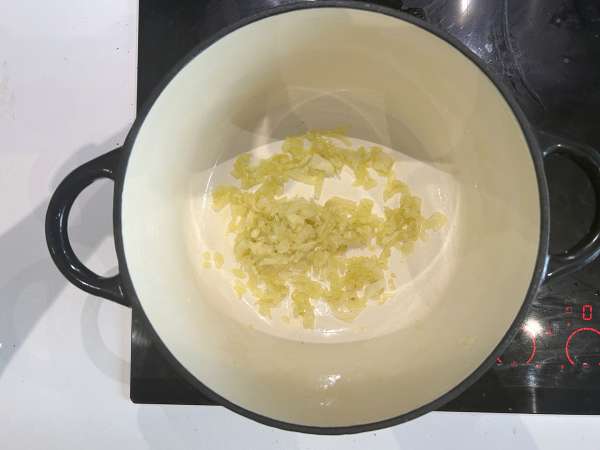 Sopa de lasanha com carne, ricota e parmesão - Preparação Passo 1