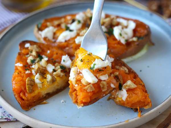 Batata doce assada com ovo, feta, mel e nozes - Preparação Passo 6