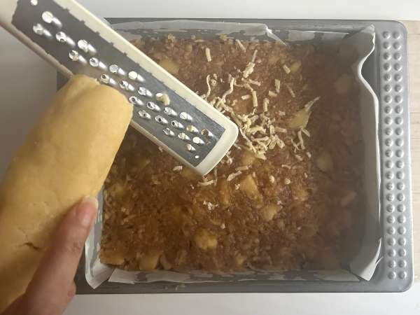 Szarlotka: torta de maçã polonesa com cobertura crocante - Preparação Passo 11