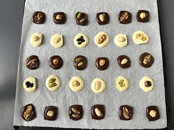 Medalhões de chocolate com frutos secos: fáceis e sem formas - Preparação Passo 5